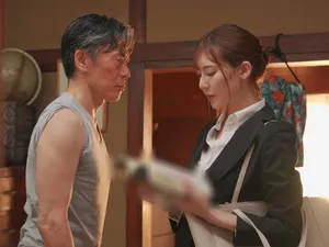 Cô vợ địt trộm với anh shipper ngay bên cạnh Ông chồng khiếm thị