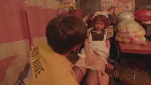 Em người mẫu khỏa thân vú mềm bị anh họa sĩ dâm dục địt