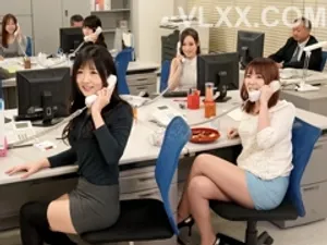 2 cấp trên nữ lừa cậu người mới vô làm ở chung phòng trong chuyến công tác