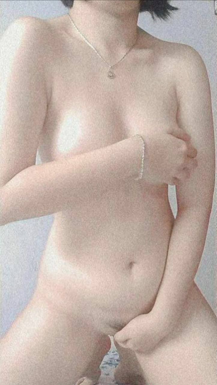 Sáng đi làm tối về rủ em đồng nghiệp đi đóng gạch