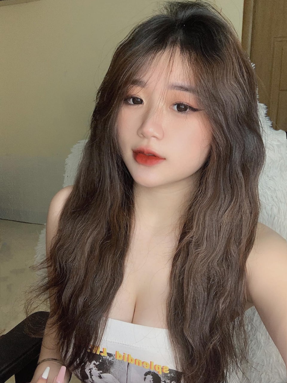 Em thư ký xinh đẹp dù ghép cấp trên nhưng bị hắn gài phải đi công chuyện ở chung phòng